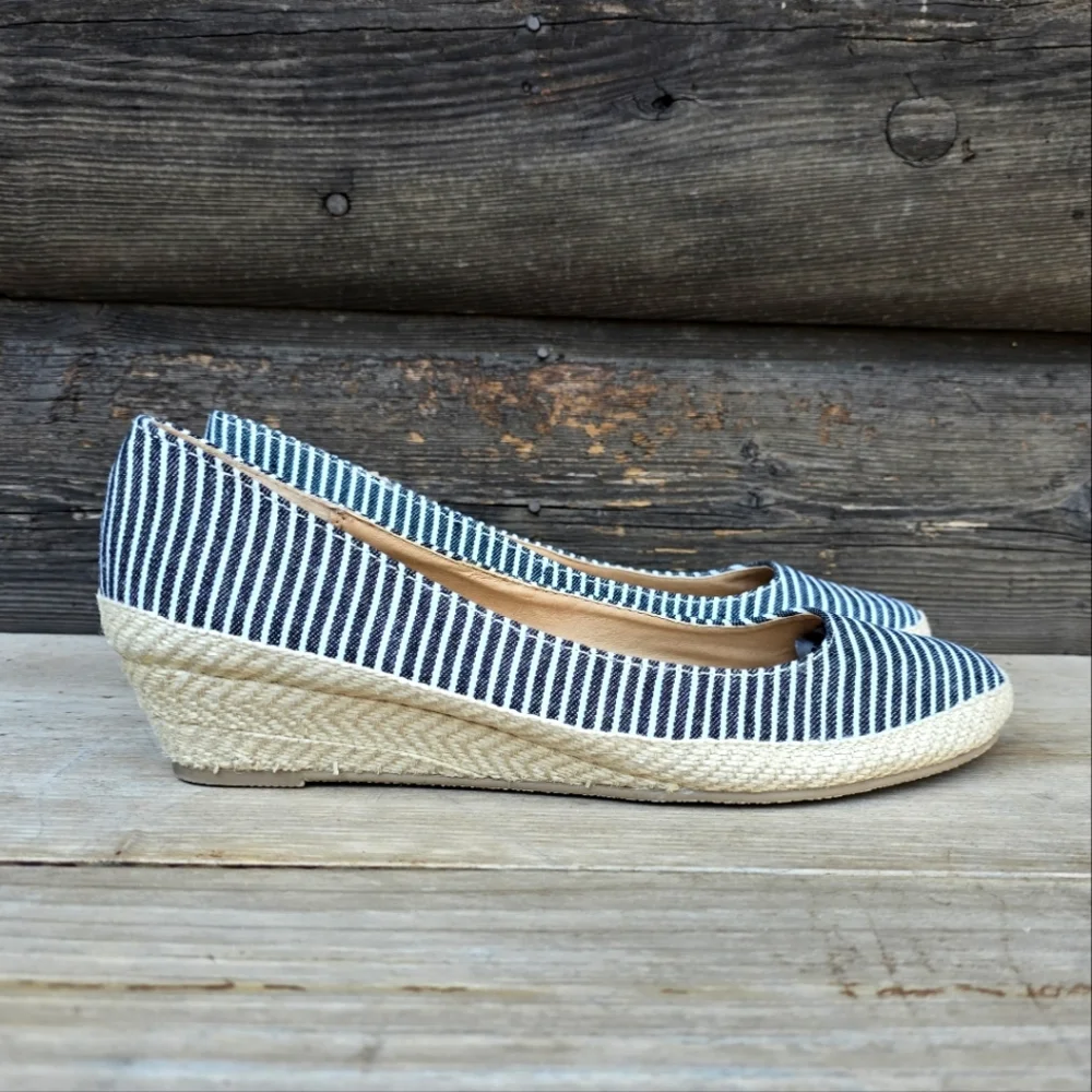American Eagle by Payless Coastal Nautical Striped Espadrille Comfort Wedge 9.5M